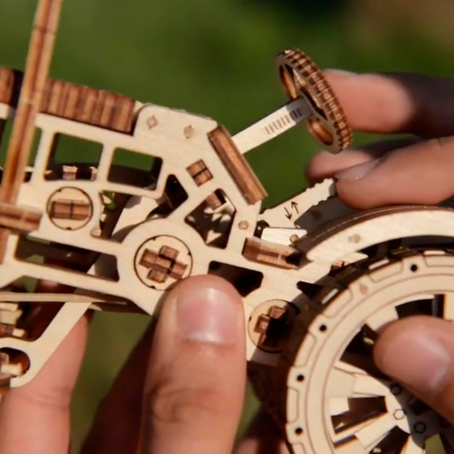 WOODEN.CITY Tractor 3D Wooden Puzzle Kit – Mechanical Farm Tractor Model for Adults & Teens, 148-Piece DIY Kit with Moving Wheels, Made in EU