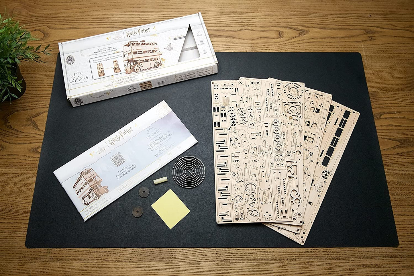 UGEARS Wooden 3D Puzzles for Adults - Harry Potter Knight Bus Wooden Model Building Kits with Spring-Powered Motor – Mechanical Harry Potter Puzzle DIY Crafts for Adults 268 Pcs